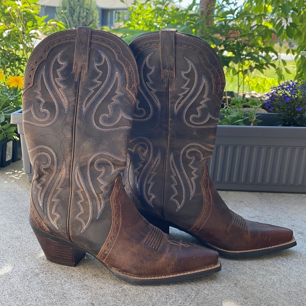 Women’s Ariat boots!